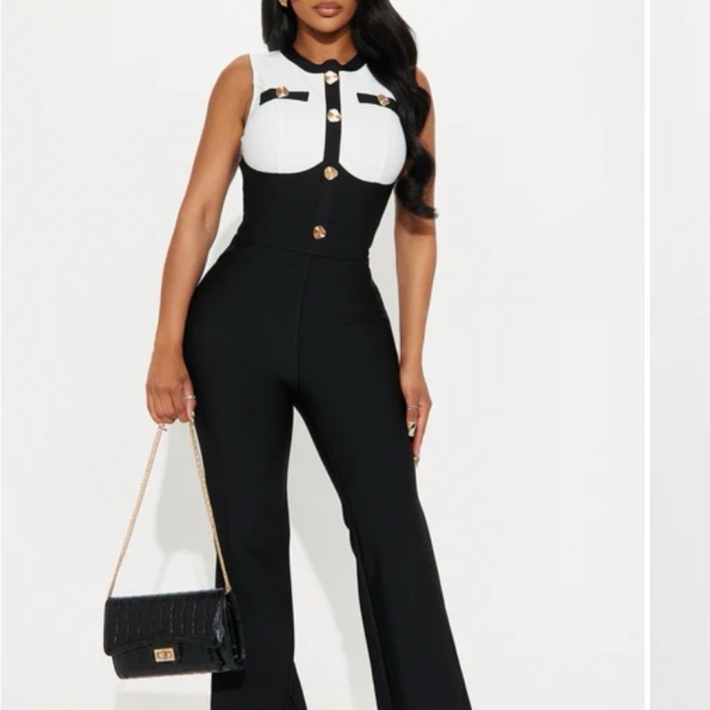 🖤Fashion Nova Black and White Buttoned Jumpsuit🖤
